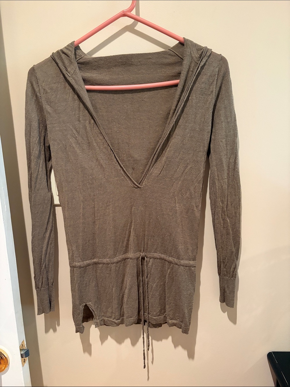 Theory Lightweight V-Neck Hooded Long-Sleeve Top in light brown